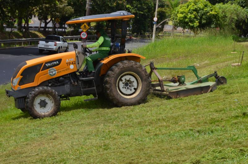 Prefeitura reforça serviços de limpeza urbana