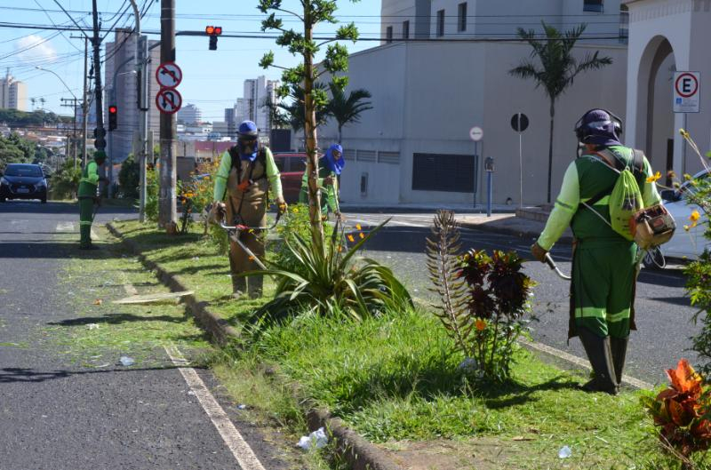 Meio Ambiente intensifica limpeza nas áreas públicas