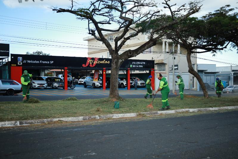Meio Ambiente reforça ações de limpeza por toda a cidade