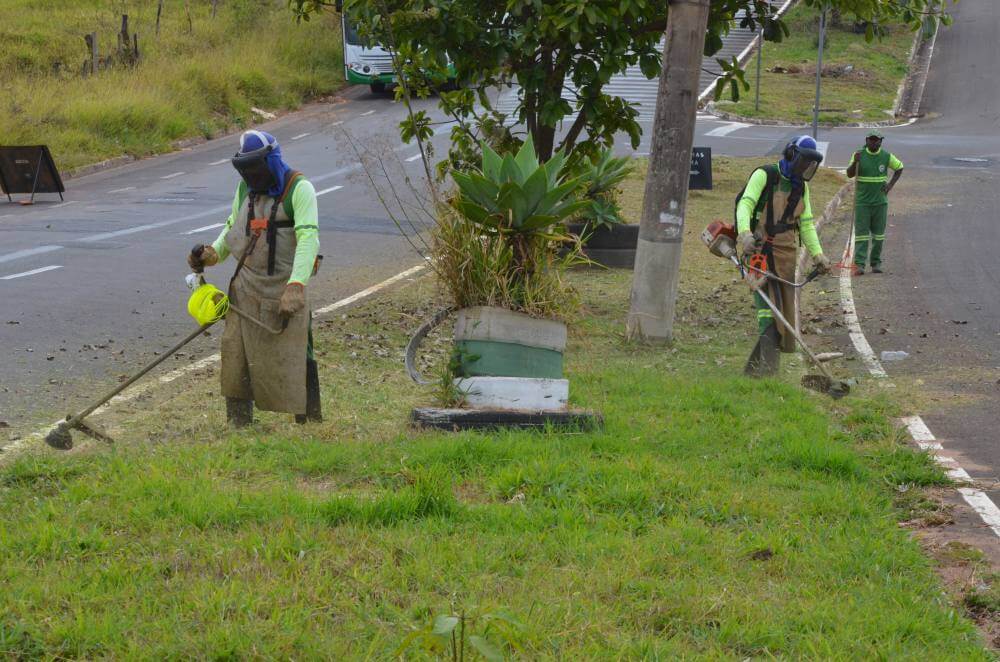 Limpeza pública é intensificada por toda cidade