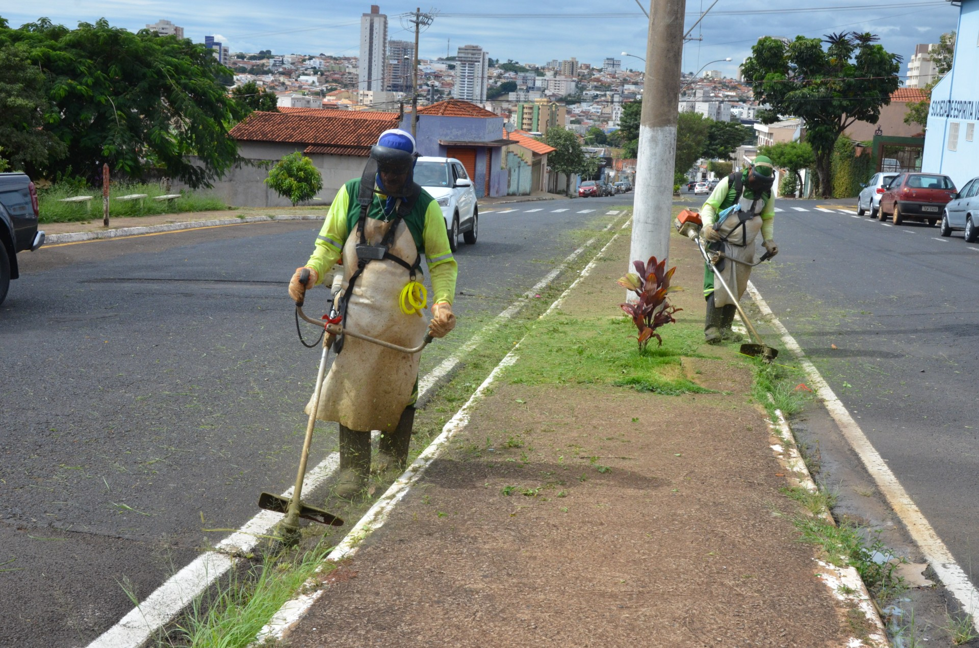 Meio Ambiente intensifica serviços de limpeza urbana