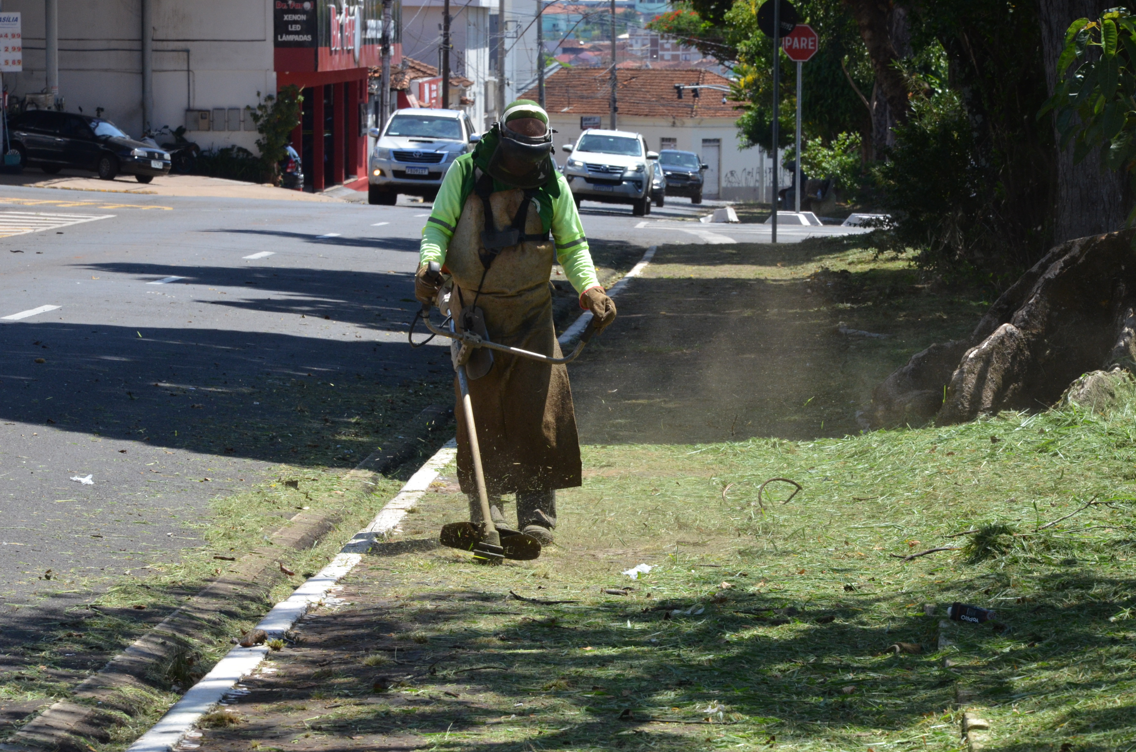 Meio Ambiente reforça limpeza nos espaços públicos