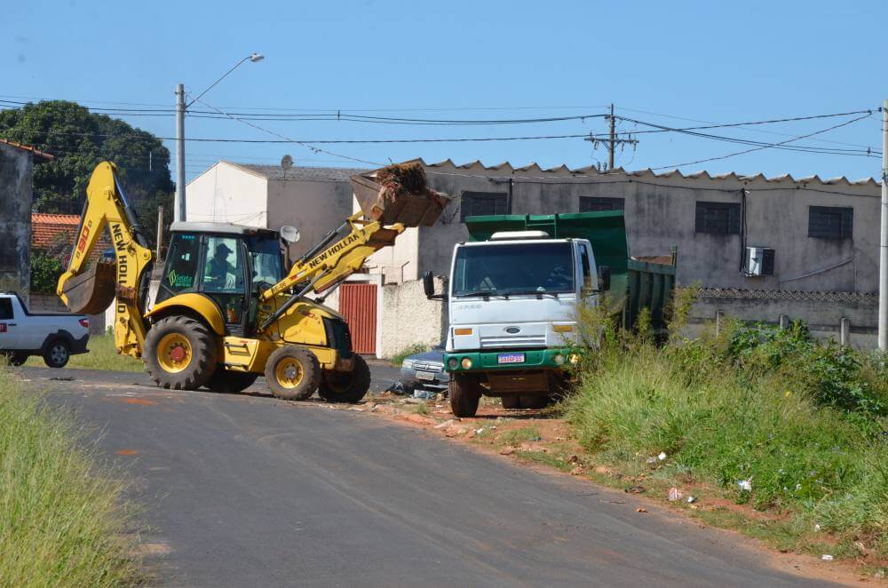 Mais de mil toneladas/mês de entulhos são recolhidas na cidade