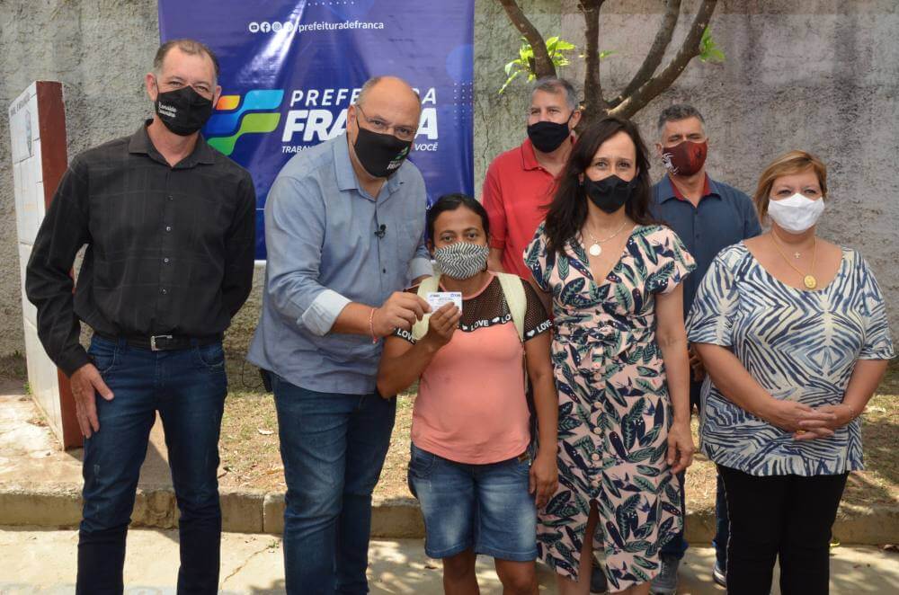 Prefeitura inicia entrega do Cartão Alimentação Social