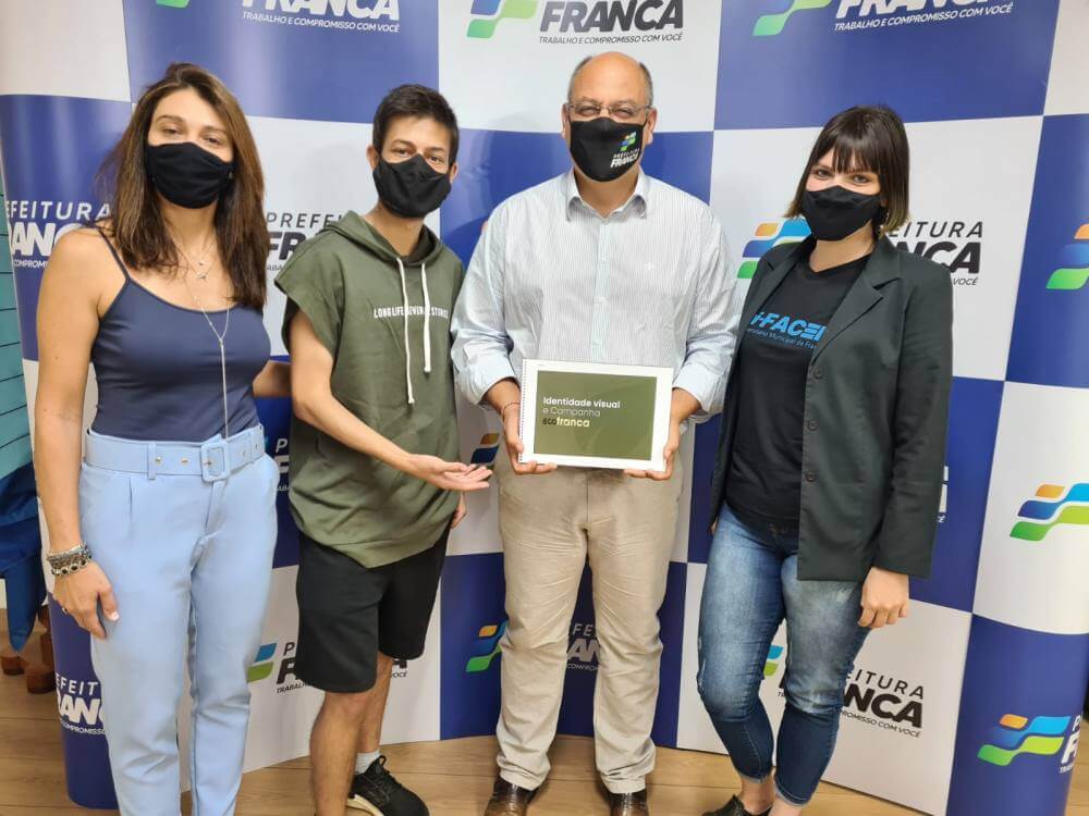 Estudantes de Publicidade apresentam campanha publicitária para APP vencedor do Hackathon