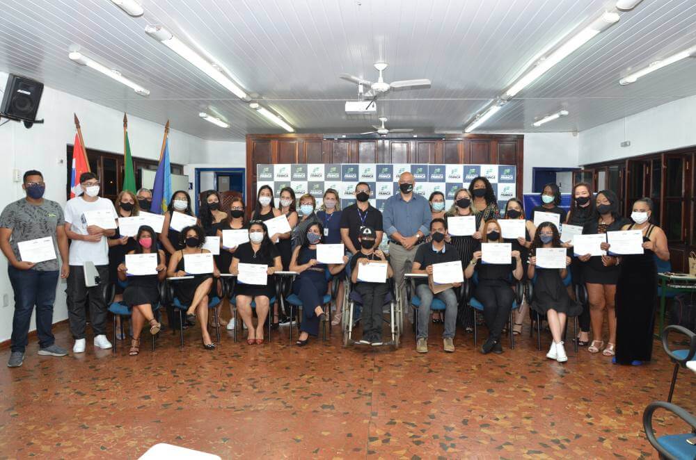 Desenvolvimento conclui cursos com entrega de certificados