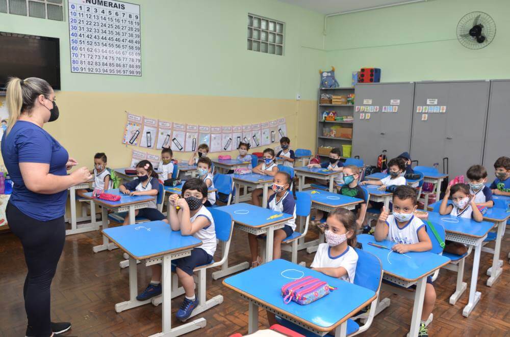 Cerca de 28 mil estudantes retornam às aulas presenciais na Rede Municipal