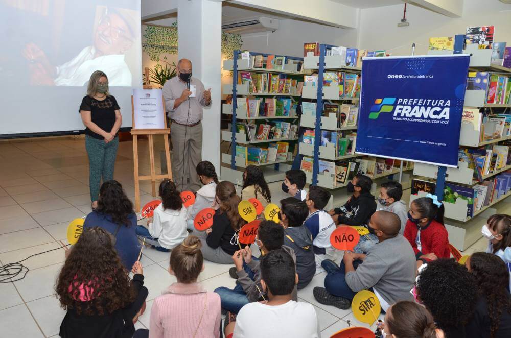 Educação inaugura Estúdio Literário