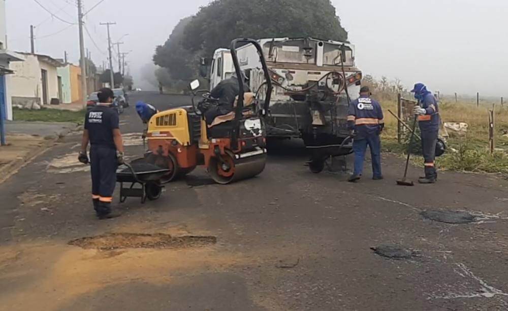 Emdef executa tapa-buracos em oito bairros da cidade