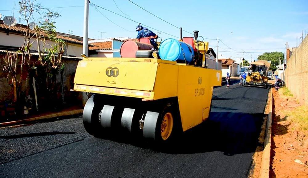 Emdef conclui asfaltamento de rua da Vila Raycos