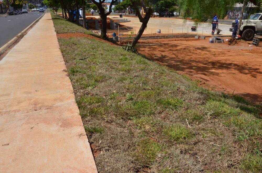 Prefeitura inicia jardinagem do Centro Popular de Esportes