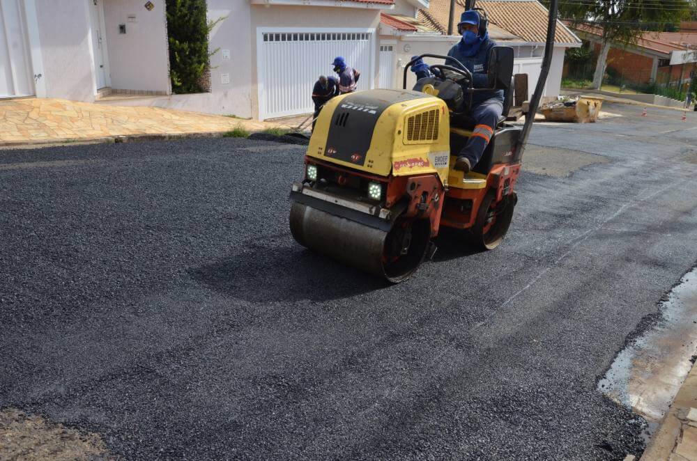Emdef reforça tapa-buracos e trabalha em 11 bairros