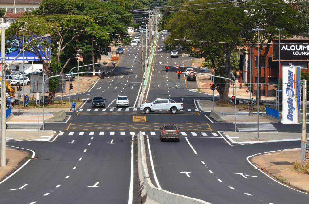 Sistema Viário da Champagnat recebe iluminação