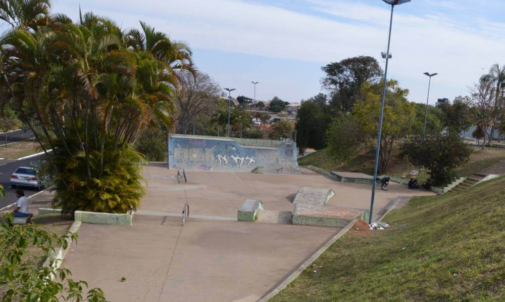 Praça do Skate tem iluminação revitalizada
