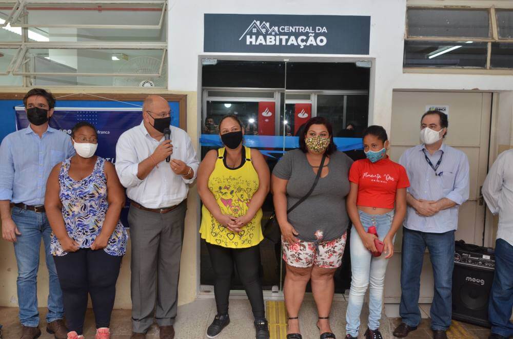 Prefeitura entrega nova Central de Habitação