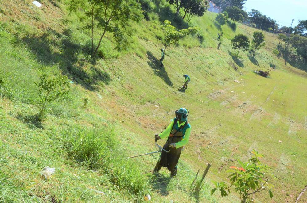 Prefeitura faz mutirão de limpeza no Jardim Dermínio