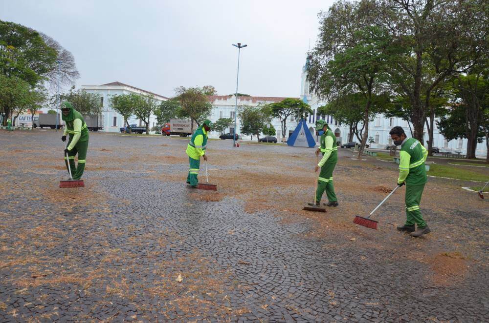 Manutenção na Praça da Capelinha