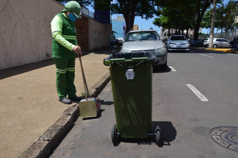 Serviço de varrição recebe GPS para rastreamento
