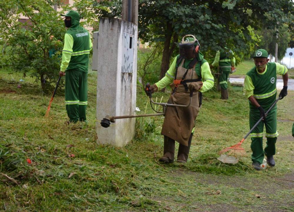 Prefeitura intensifica limpeza urbana por toda cidade