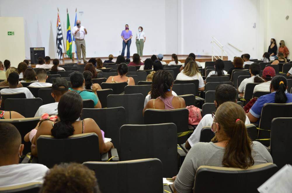 Jovens do Primeira Chance iniciam capacitação e atividades na Prefeitura