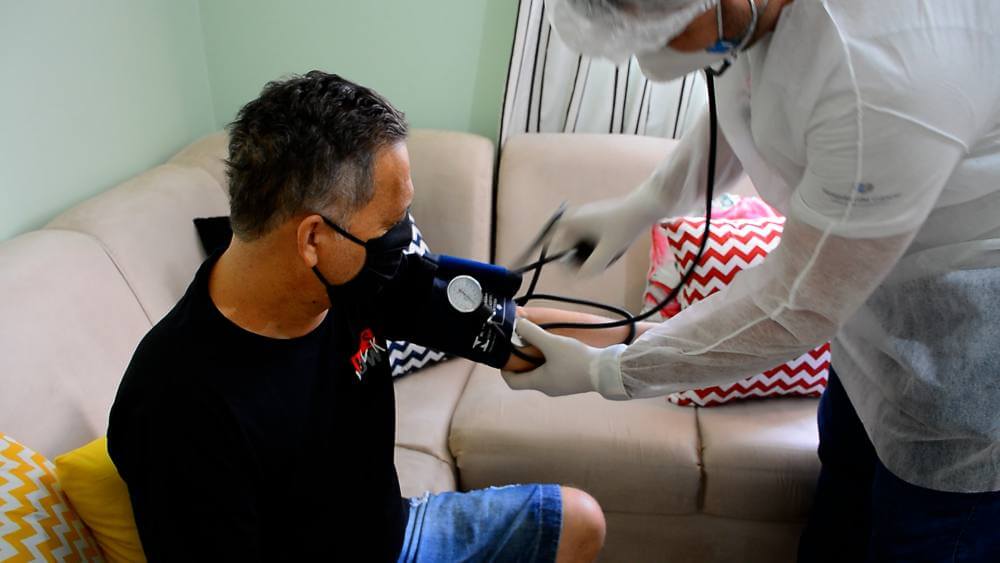 Saúde tem equipe multidisciplinar para atendimento a pacientes acamados