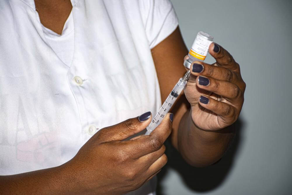 Saúde estabelece novas diretrizes para sobras de vacinas da Covid-19