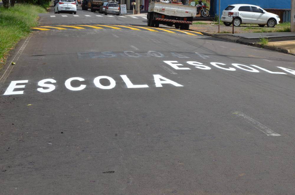 Prefeitura instala lombadas no Recanto Elimar