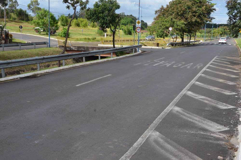Segurança instala semáforos nas avenidas Hélio Palermo e Dom Pedro I