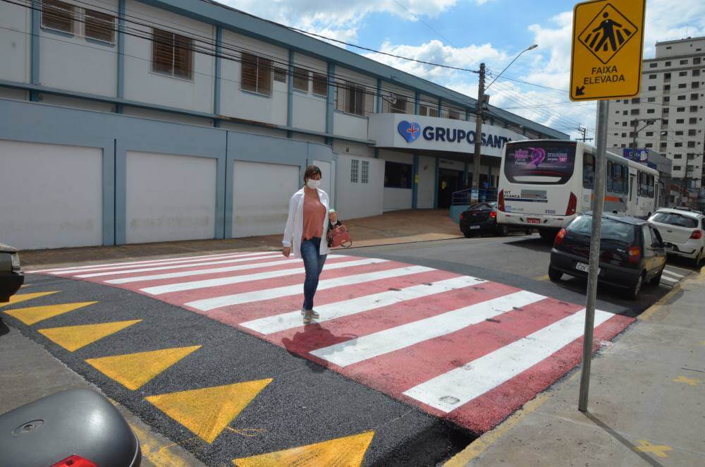 Lombofaixa é instalada na rua Padre Anchieta