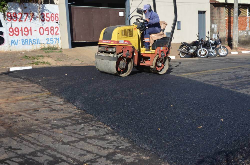 Segurança instalada lombada e prepara novos semáforos