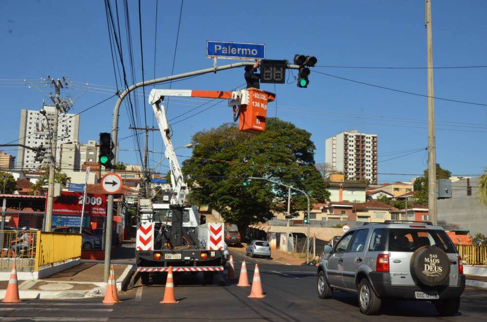 Segurança instala novos contadores numéricos em semáforos