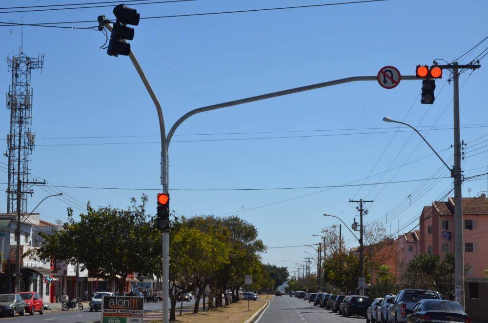 Vandalismo e furtos comprometem sinalização de vias públicas