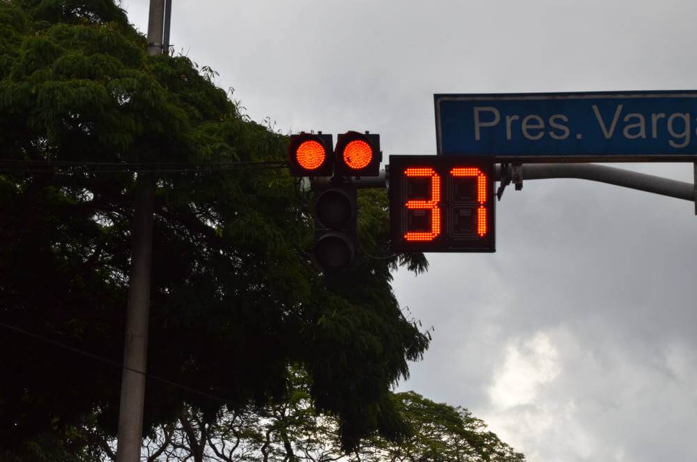 Guarda Civil flagra queima de cabos furtados