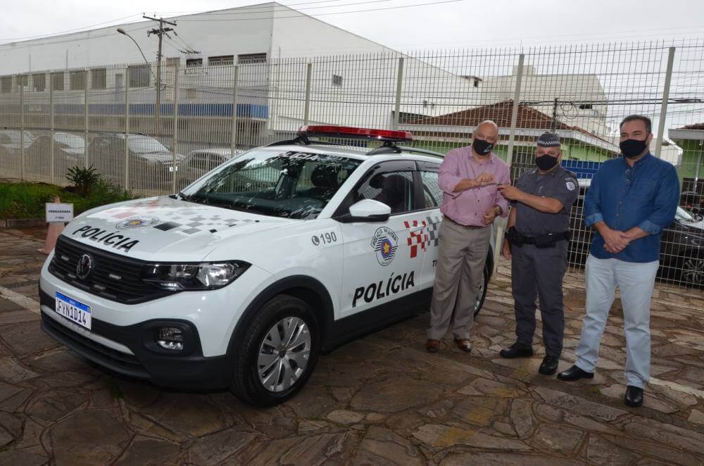 Prefeito repassa segunda viatura à Polícia Militar