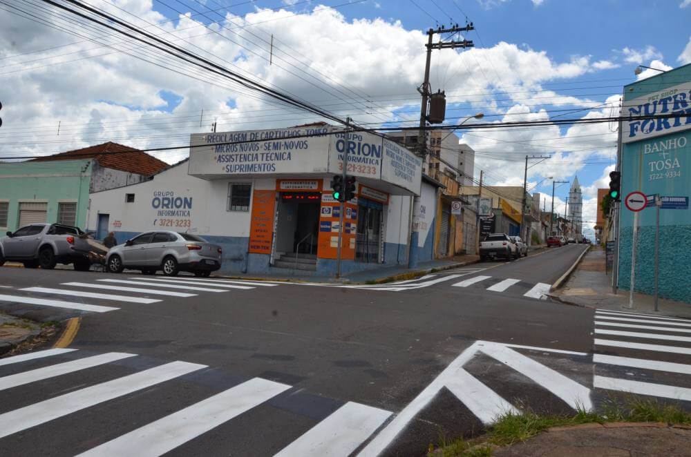 Segurança instala semáforos no cruzamento das ruas Estevão Bourroul e Saldanha Marinho