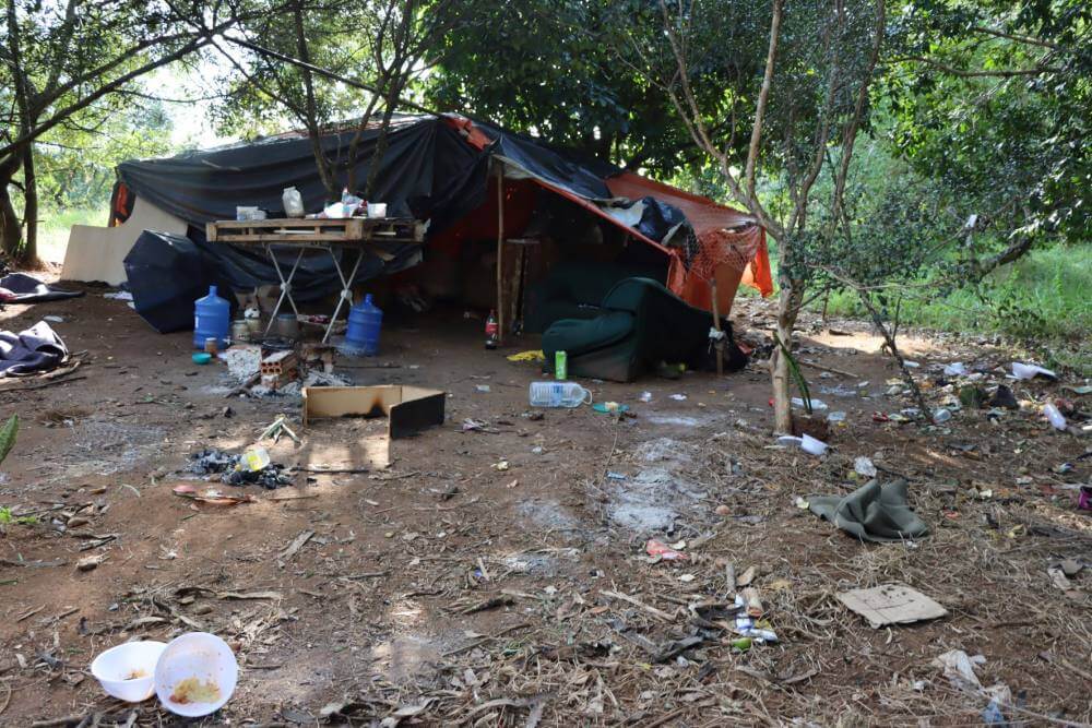 Prefeitura remove mais uma barraca e ampara família no Programa Dignidade