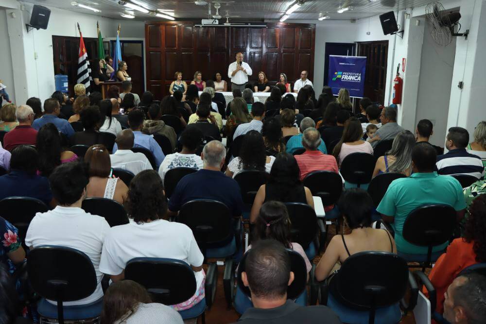 Emoção e gratidão marcam entrega de certificados do Caminho para o Emprego