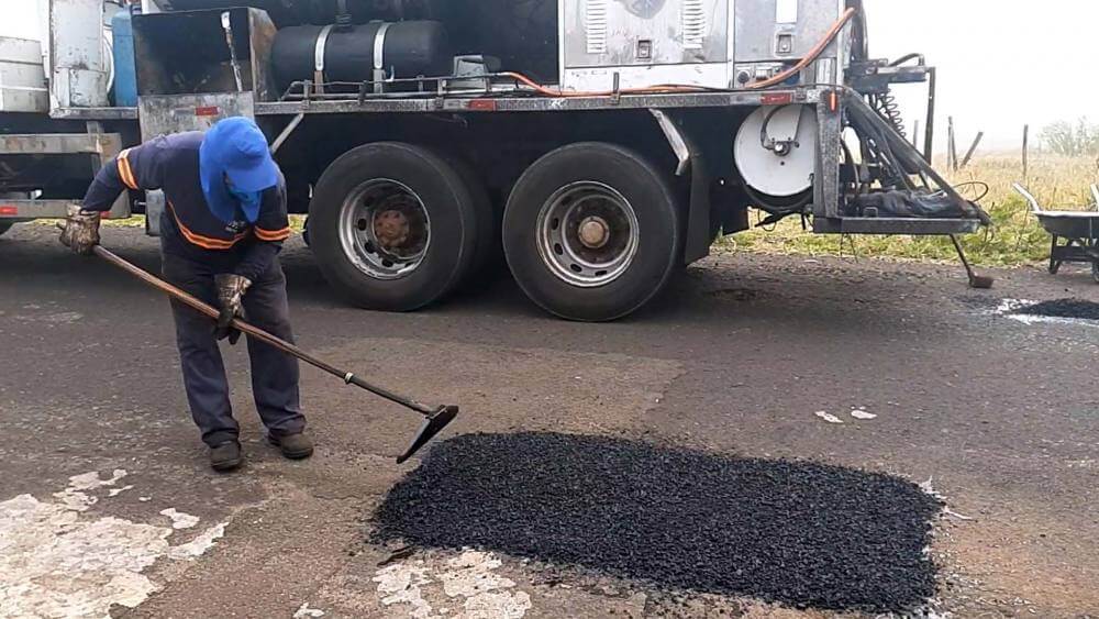 EMDEF intensifica serviços de remendo asfáltico