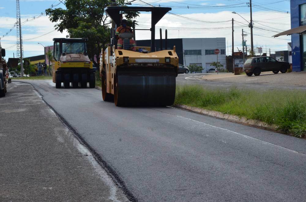 Prefeitura inicia recapeamento na Av. Hugo Betarello