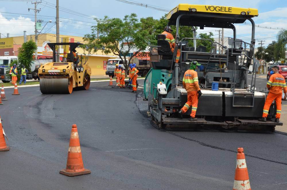 Recapeamento avança na Av. Hugo Betarello