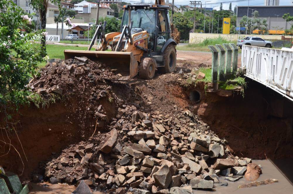 Enchentes causam estragos e mobilizam equipes da Prefeitura