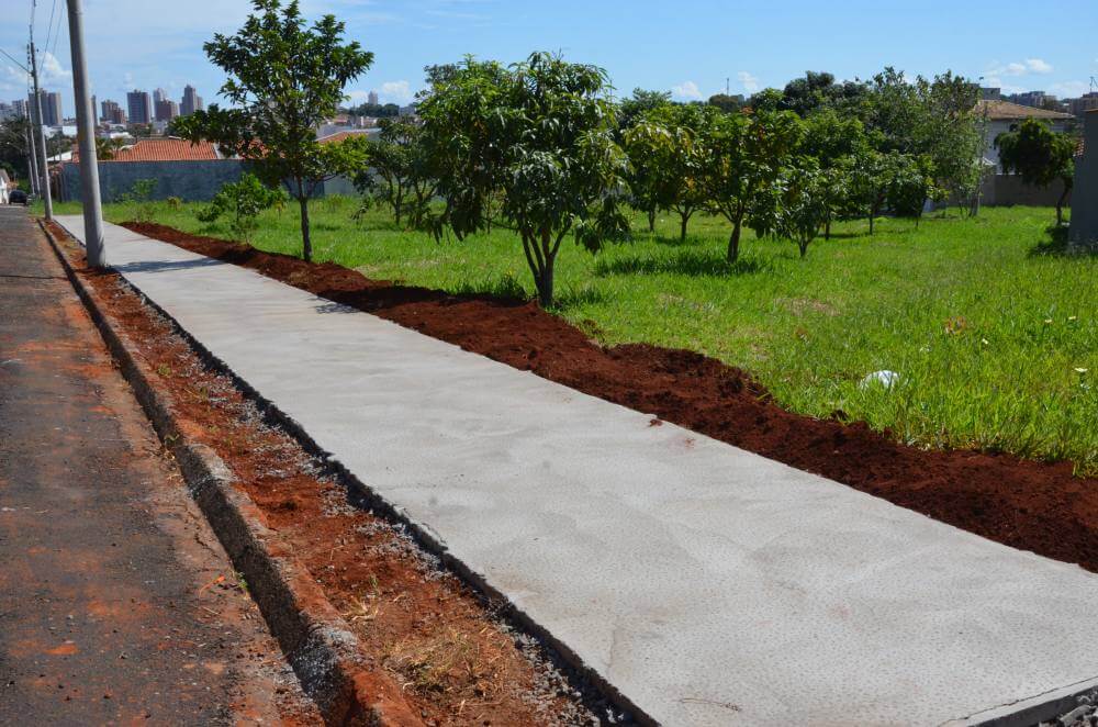 Calçada Segura leva acessibilidade e proteção aos bairros