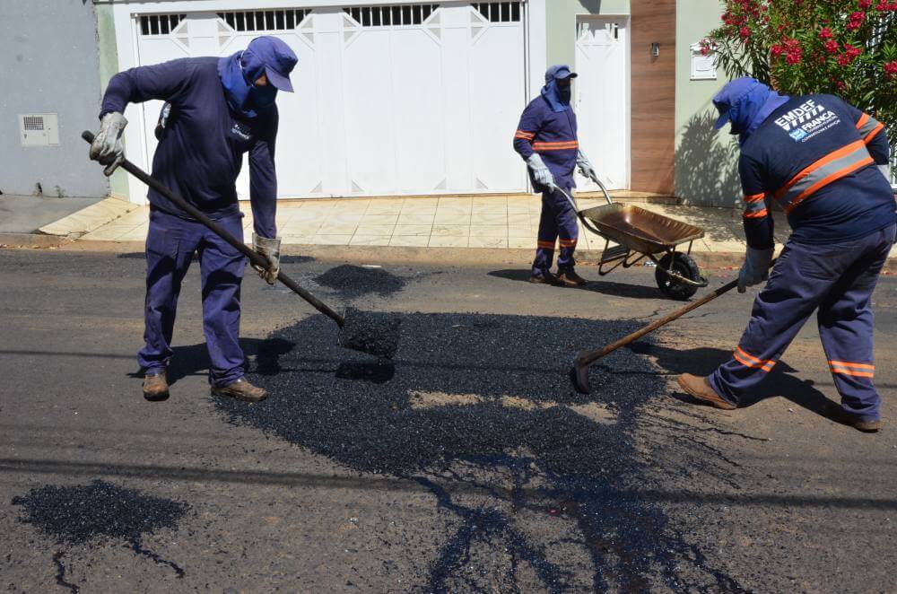Emdef intensifica trabalho de tapa buracos