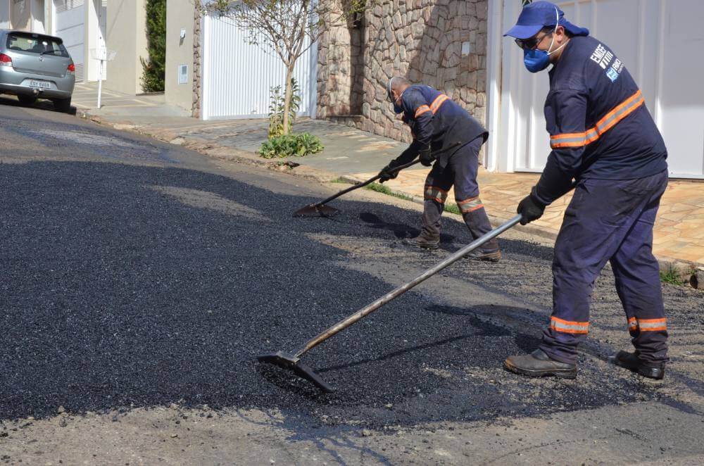 Prefeitura intensifica remendo asfáltico com 6 equipes