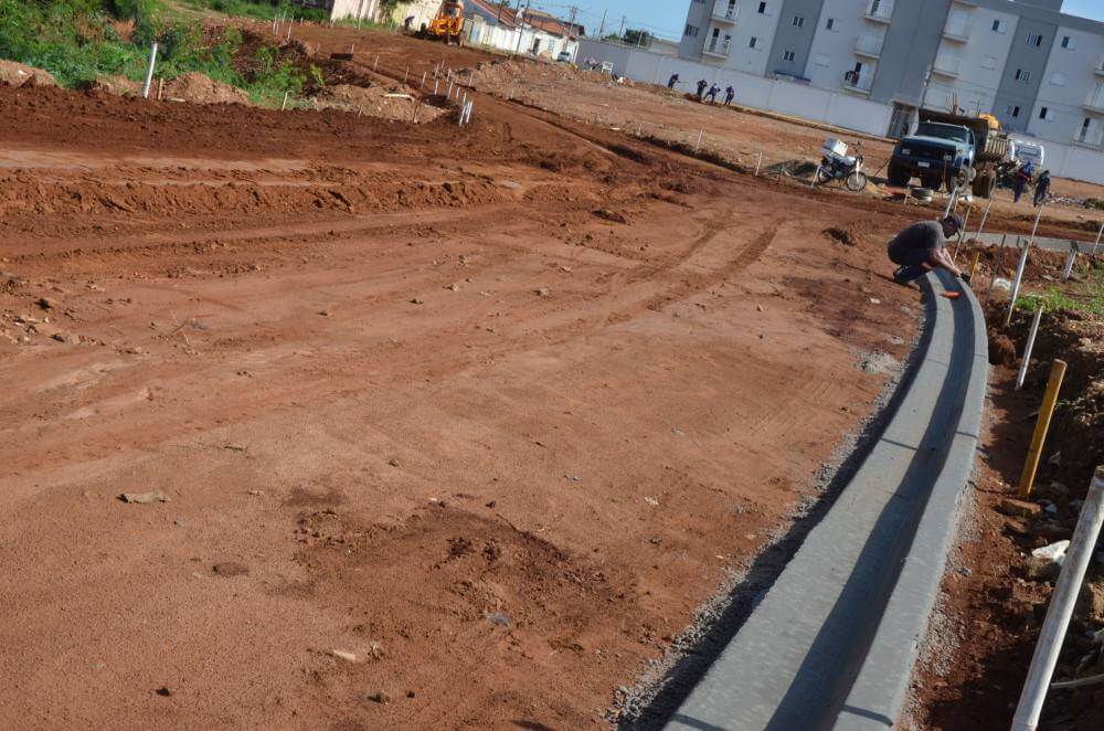 Ruas do Jardim Líbano recebem galerias e guias para serem asfaltadas