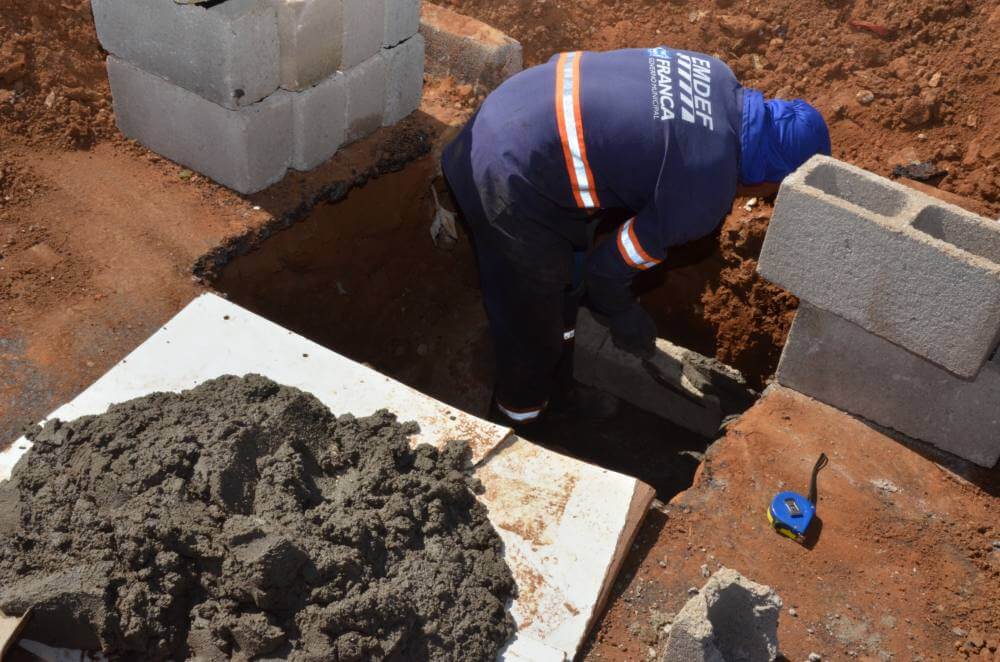 Emdef instala grades nas bocas de lobo no Jardim do Líbano