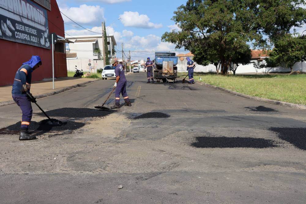 Emdef atende 18 bairros com o remendo asfáltico em uma semana