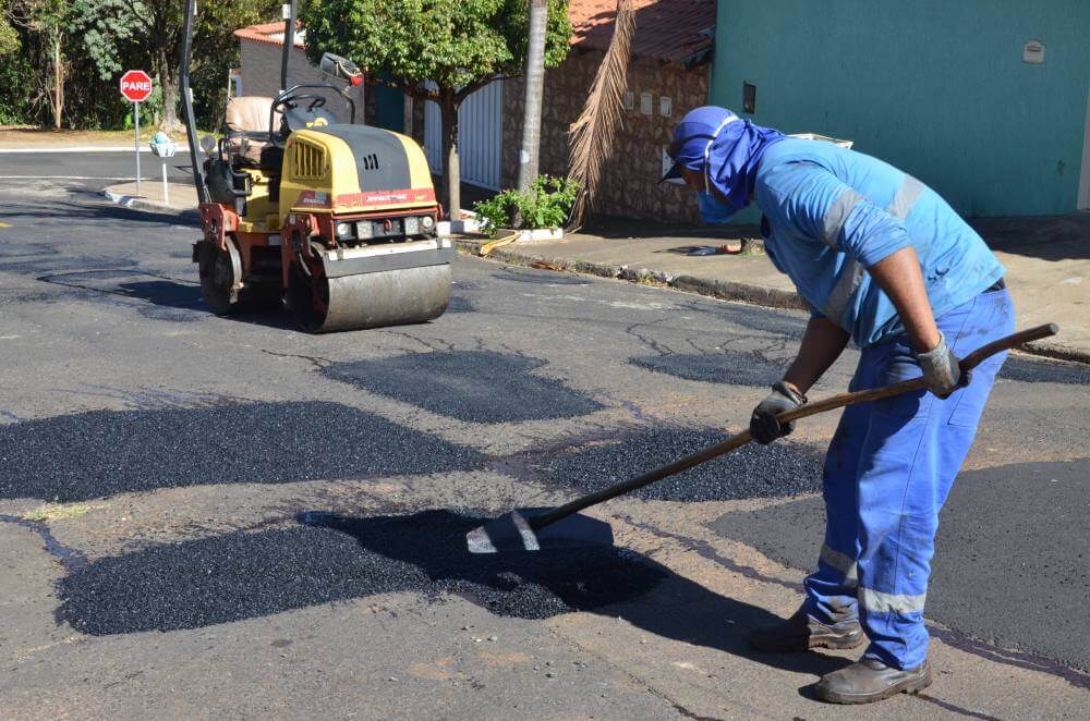 Emdef segue com 5 equipes no remendo asfáltico