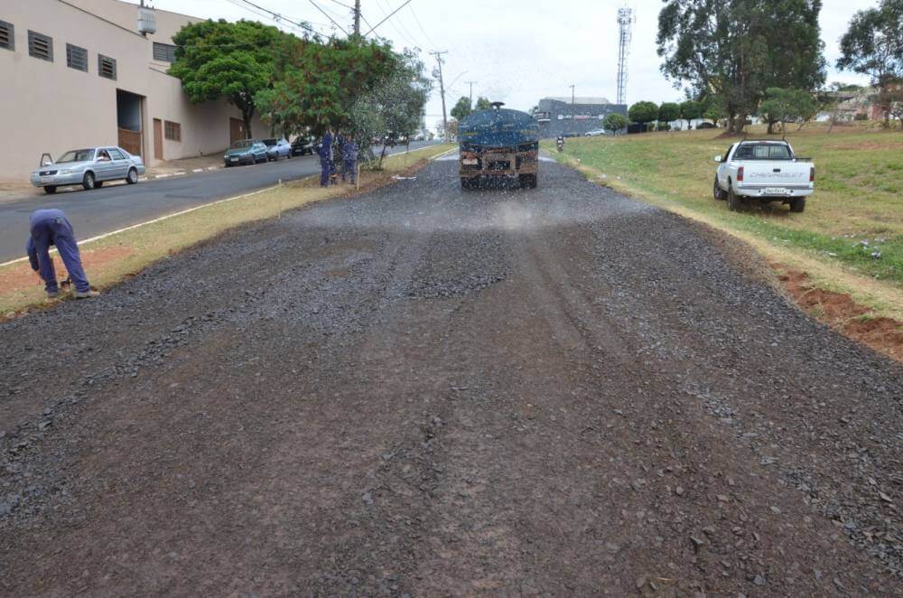 Prefeitura recupera asfalto em trecho da Av. Dom Pedro I