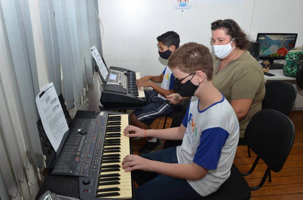 Com novas turmas, EMIM inicia aulas de música